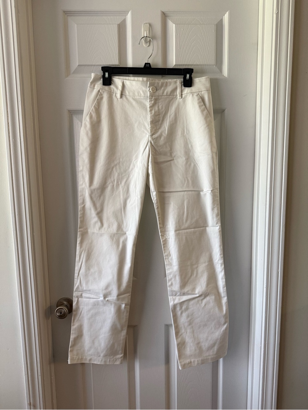 Lee Women’s Straight-Leg Chino Pants in Cream